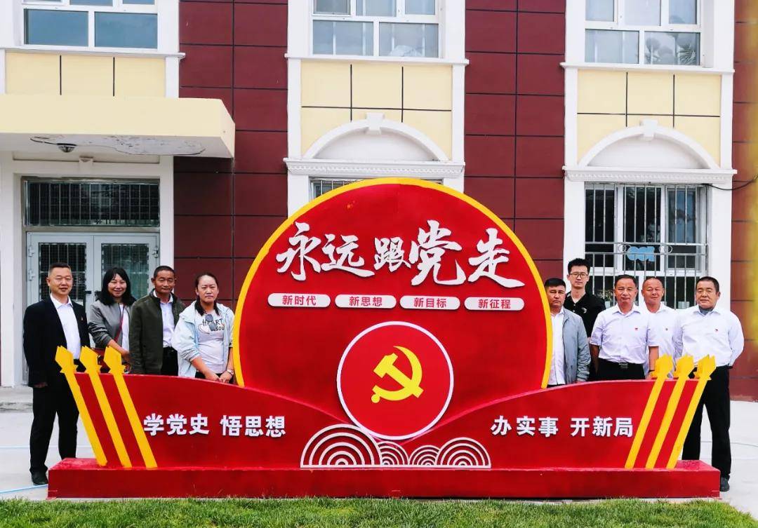 参观党史展厅 弘扬革命精神