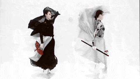 画红装等谁归……"霍尊用空灵悠长的声音唱出了《卷珠帘》的哀婉动人