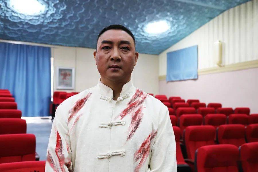 聚焦党代会座无虚席好评如潮花灯剧王德三成功首演