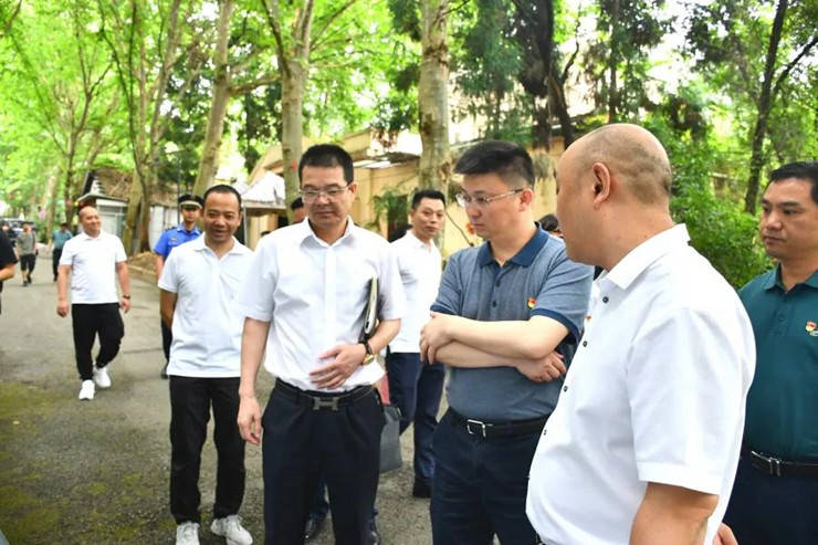南明区人大常委会副主任袁莉参加调研.