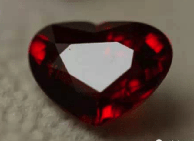 梦境解析，上下门牙掉落再生，寓意家庭安康的神秘符号