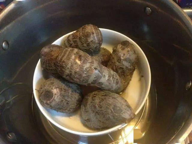 煮芋头用冷水还是热水用错水了难怪煮出来的芋头不好吃