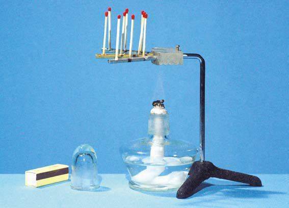 实验说明:传热性能铜最快,铝次之,铁最慢.