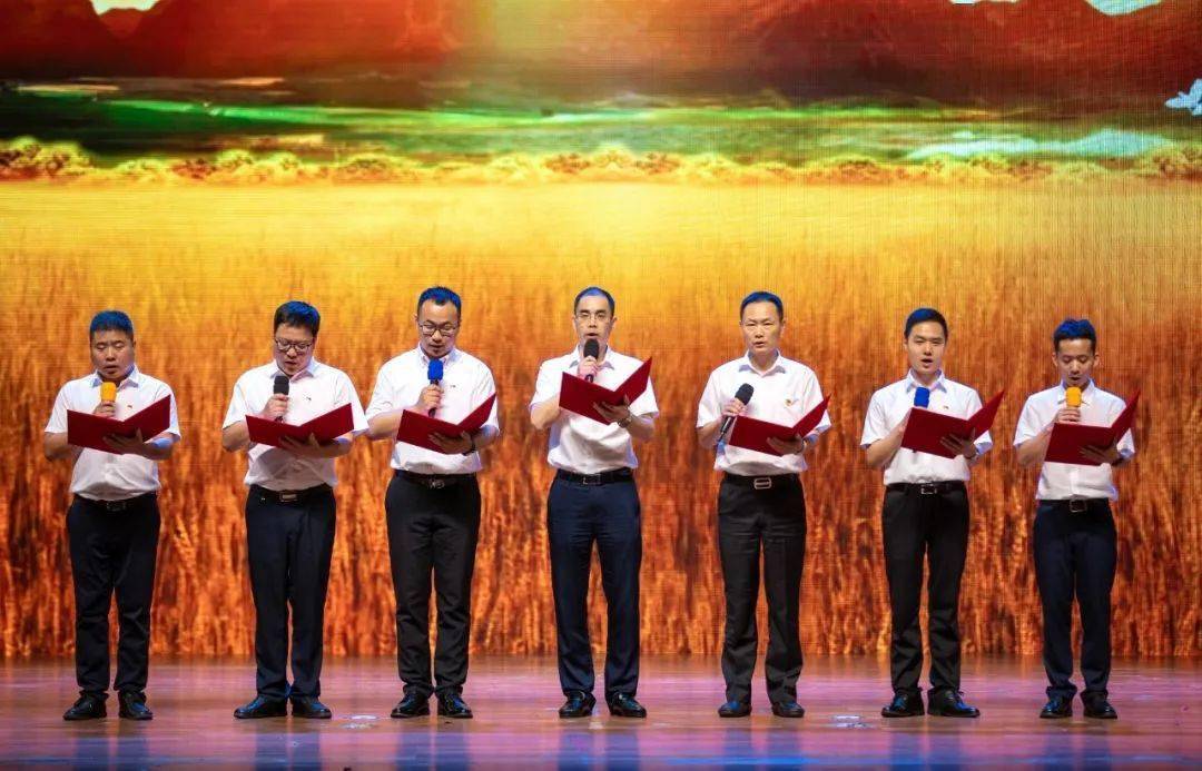 毛光云,唐振宇,李靖,汤竹超,周韦,邓华锋啦啦操《少年》演出单位:丁蜀