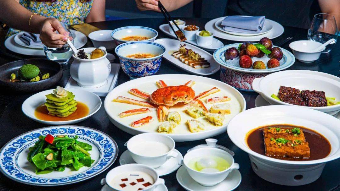 上有国宴佛跳墙下有壕货蒸雪蟹厦门闹区这家火了10年的排队神店带着