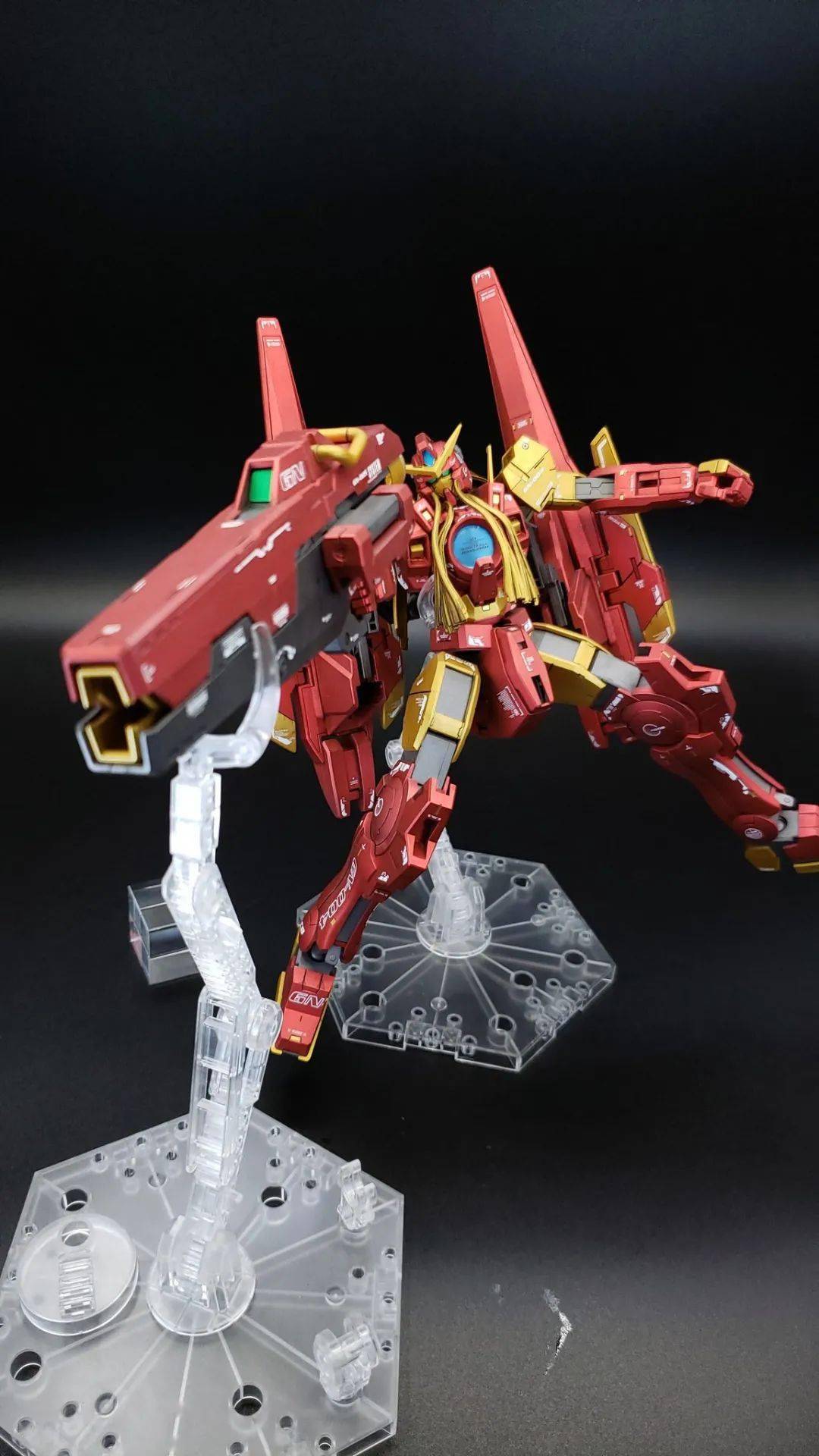 史塔克工业出产的娜德雷高达