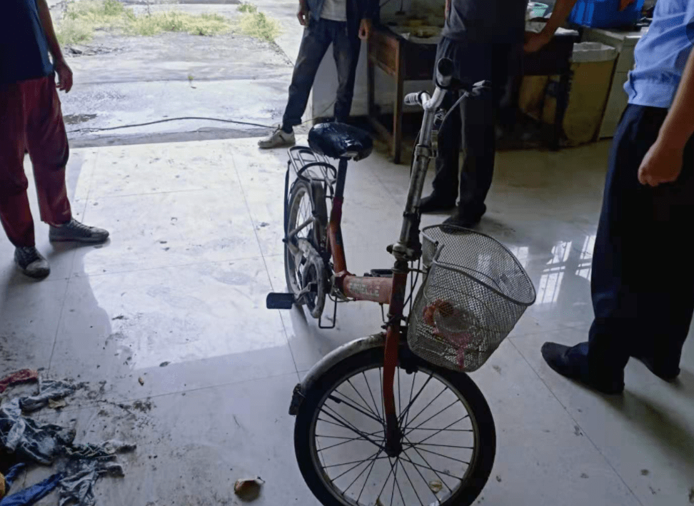 后经夏邑县交警大队调查认定:谢仁某驾驶自行车上道路行驶,没有按规定