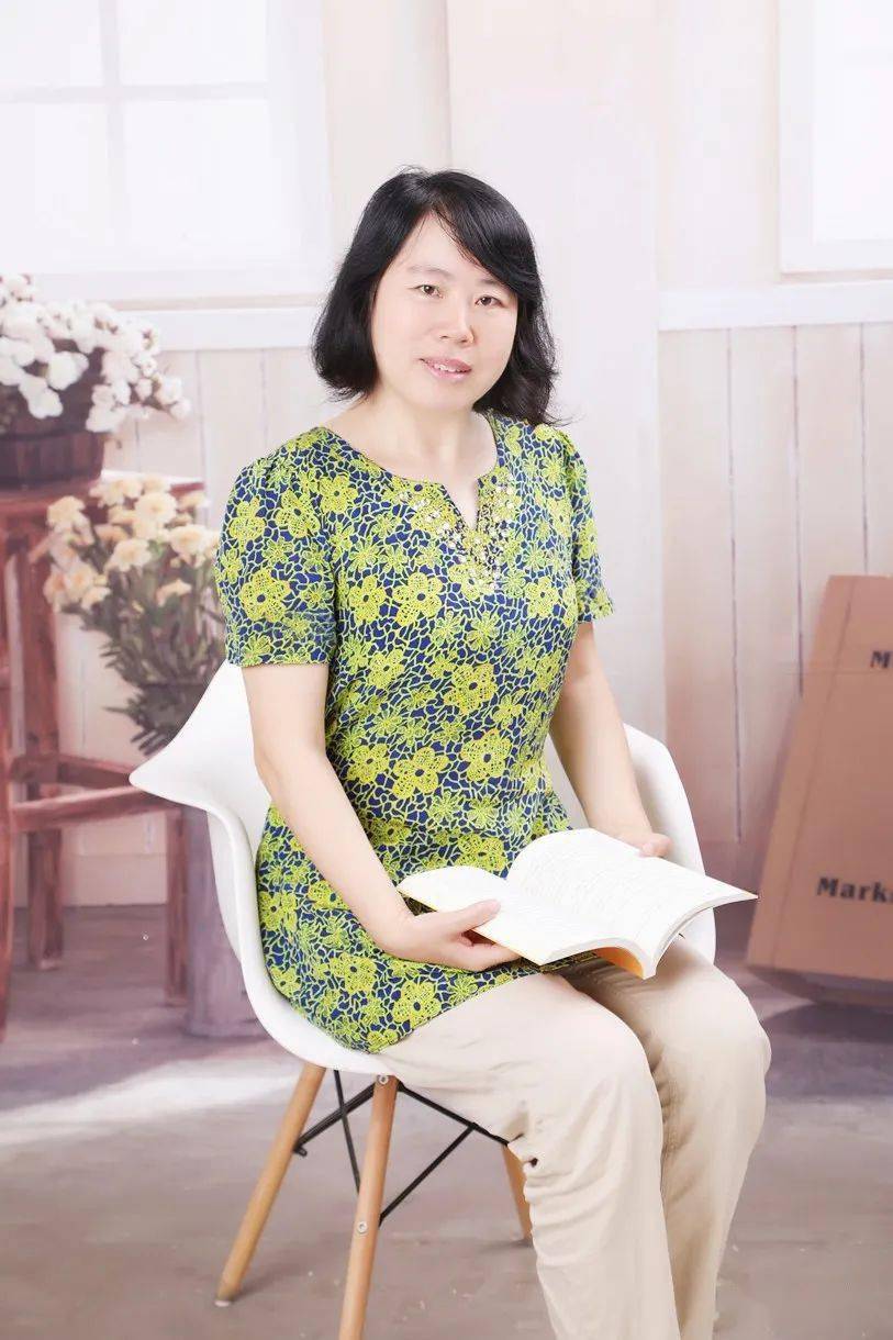 董永红: 书作枕,才幸福