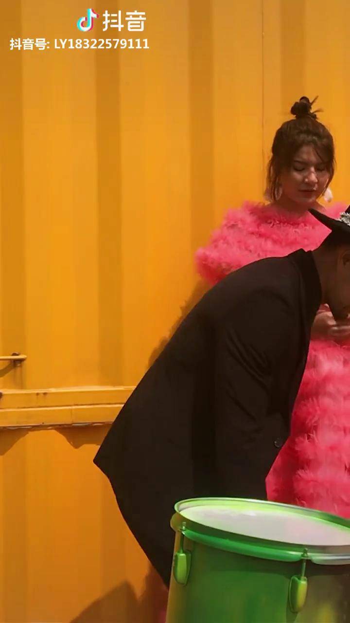 醒醒啊莎莎这是在工作啊莎莎kawsarayy大叔aaben