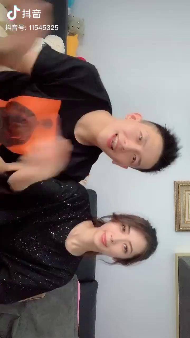 左边是条龙右边小彩虹心里郭富城野狼disco