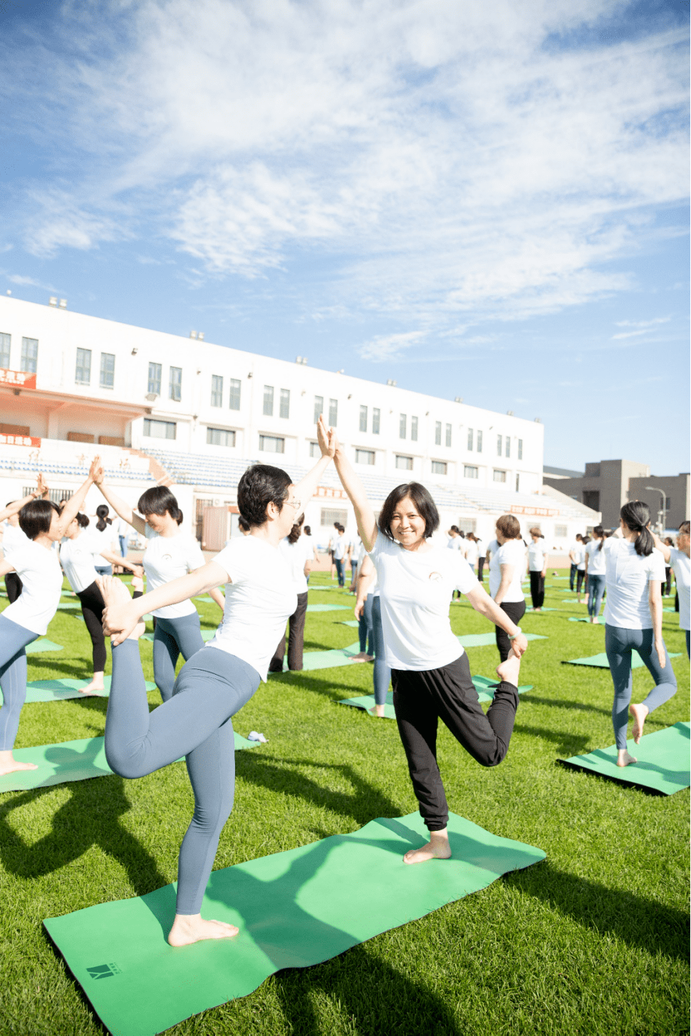 社团百年百人百式北大瑜伽庆祝建党百年华诞