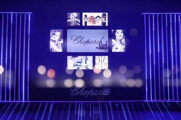 �߽���Щ�鱦���չ,����һ���貵�ʱ��֮��