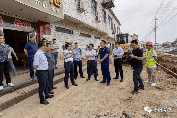 6月18日上午,孟津区委常委,副区长王雷带队检查小浪底专线道路燃气