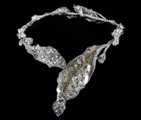 �߽���Щ�鱦���չ,����һ���貵�ʱ��֮��