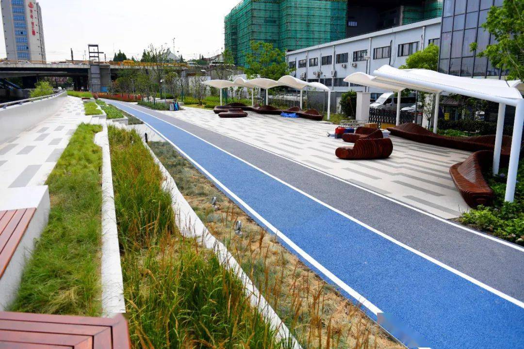 破墙还绿宝山区蕰藻浜庙行段14公里滨水步道正式贯通