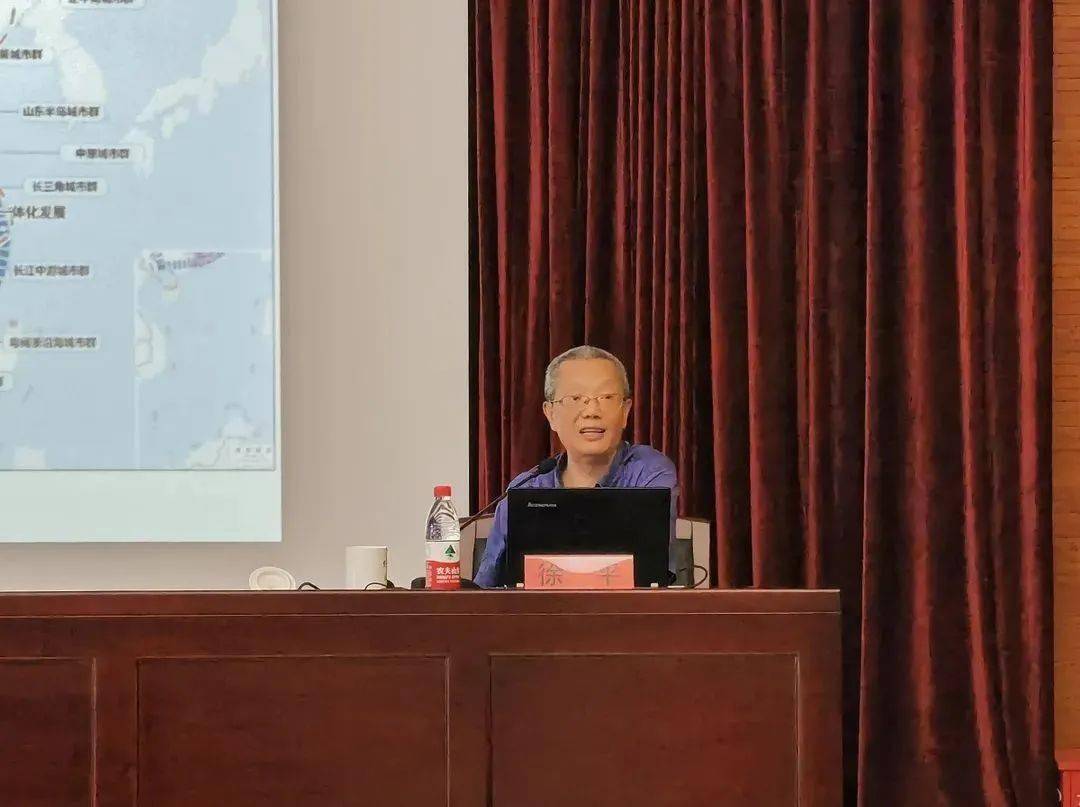 中央党校文史部徐平教授 授课▲中央党校哲学教研部朱辉宇教授 授课