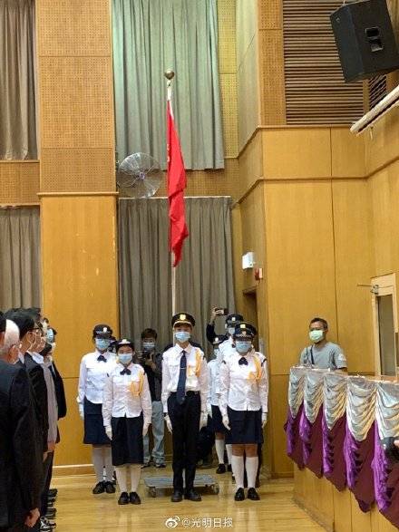 香港|龙乐豪院士为香港小学生连夜改PPT