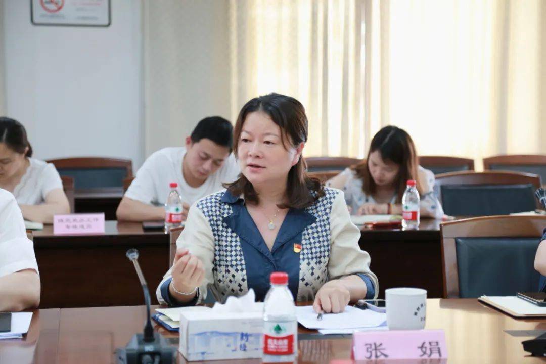 汇报会上,镇党委副书记张娟,党委委员(宣传)金艳分别作党史学习教育