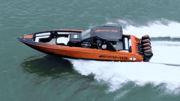 奔驰一出手快艇变高级