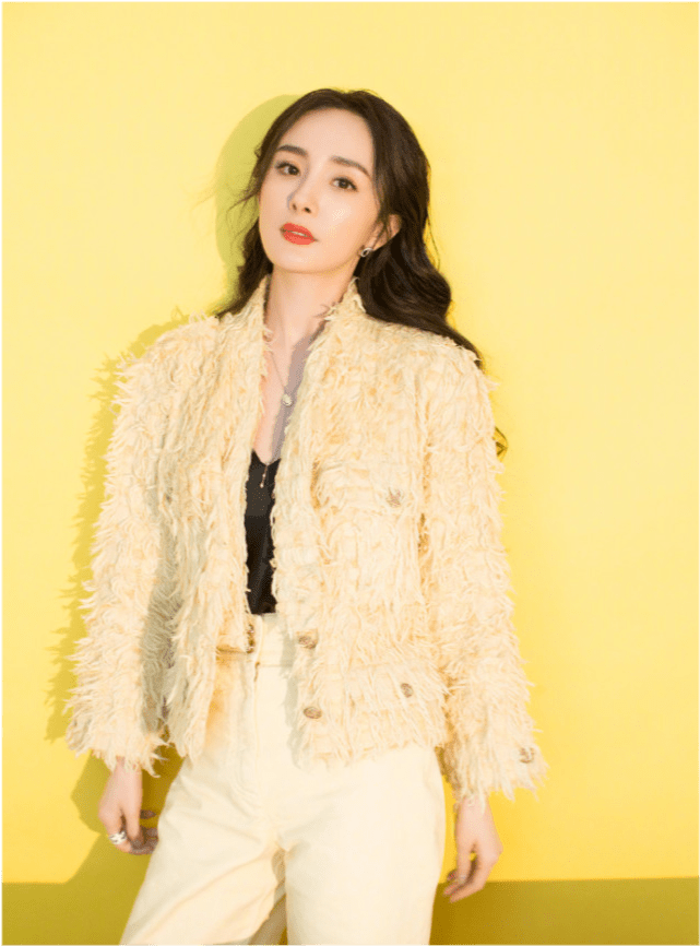 杨幂少女感渐失,男网红分析其脸垮原因