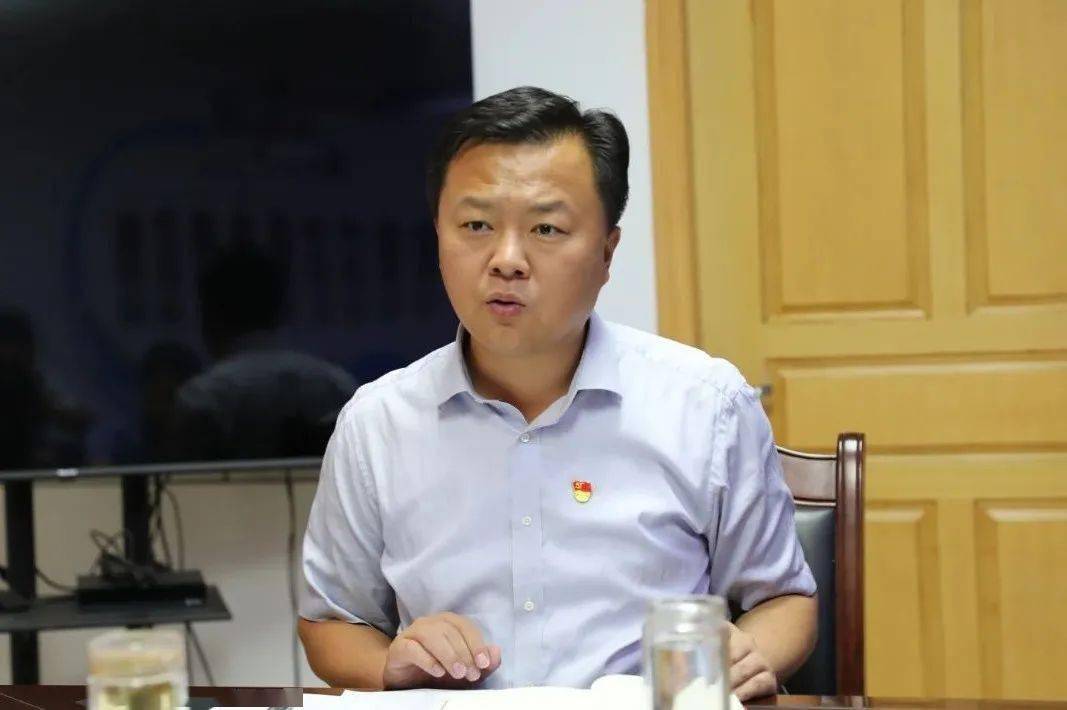 市住房和城乡建设局党委书记,局长张斌对近期老旧小区改造工作进行