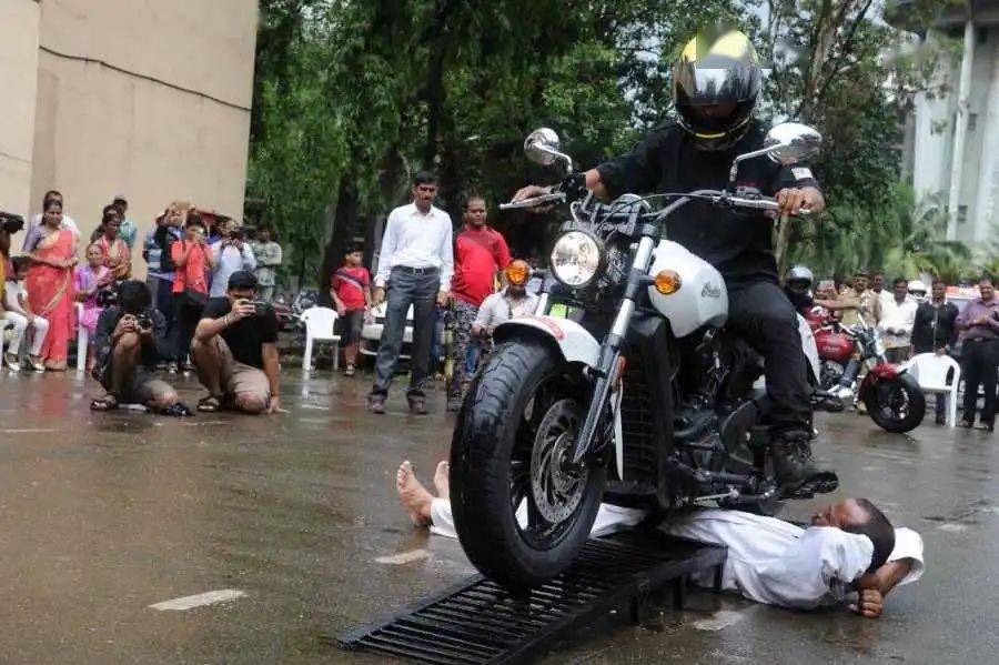 s1000rr曼岛tt限量版首次亮相不和bba竞争了捷豹宣布将转型超豪华品牌