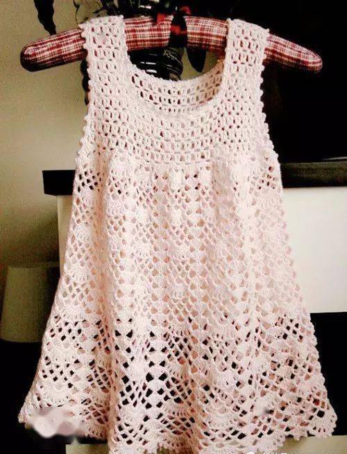 以下是图解及简单的编织说明一,桔色背心图解:编织说明:1,线材及工具