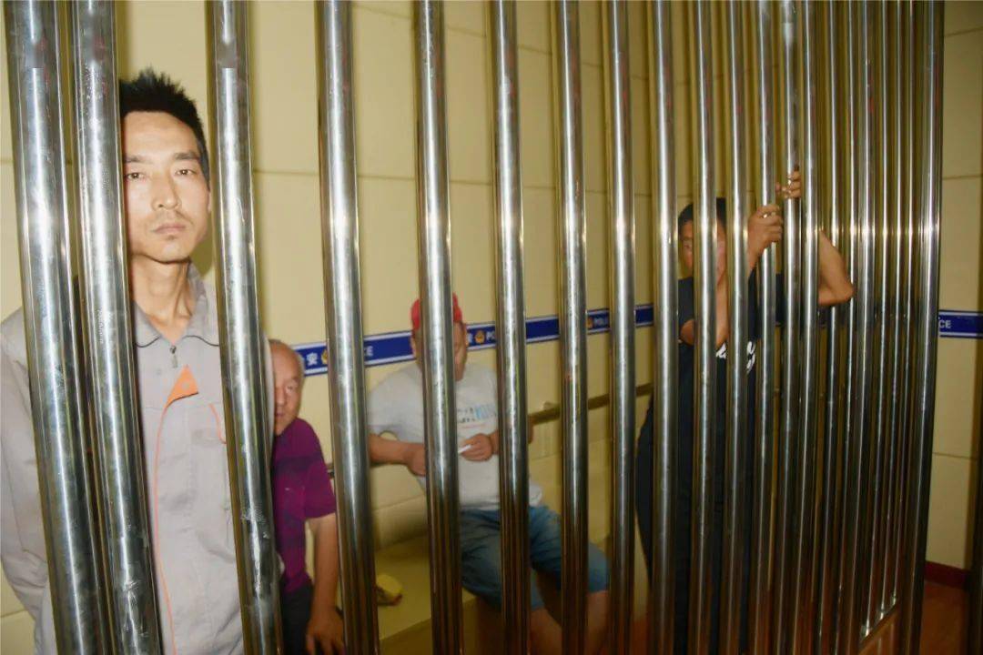 夏县交警提醒广大群众,切勿无牌无证驾驶三轮摩托车上路行驶,既危害