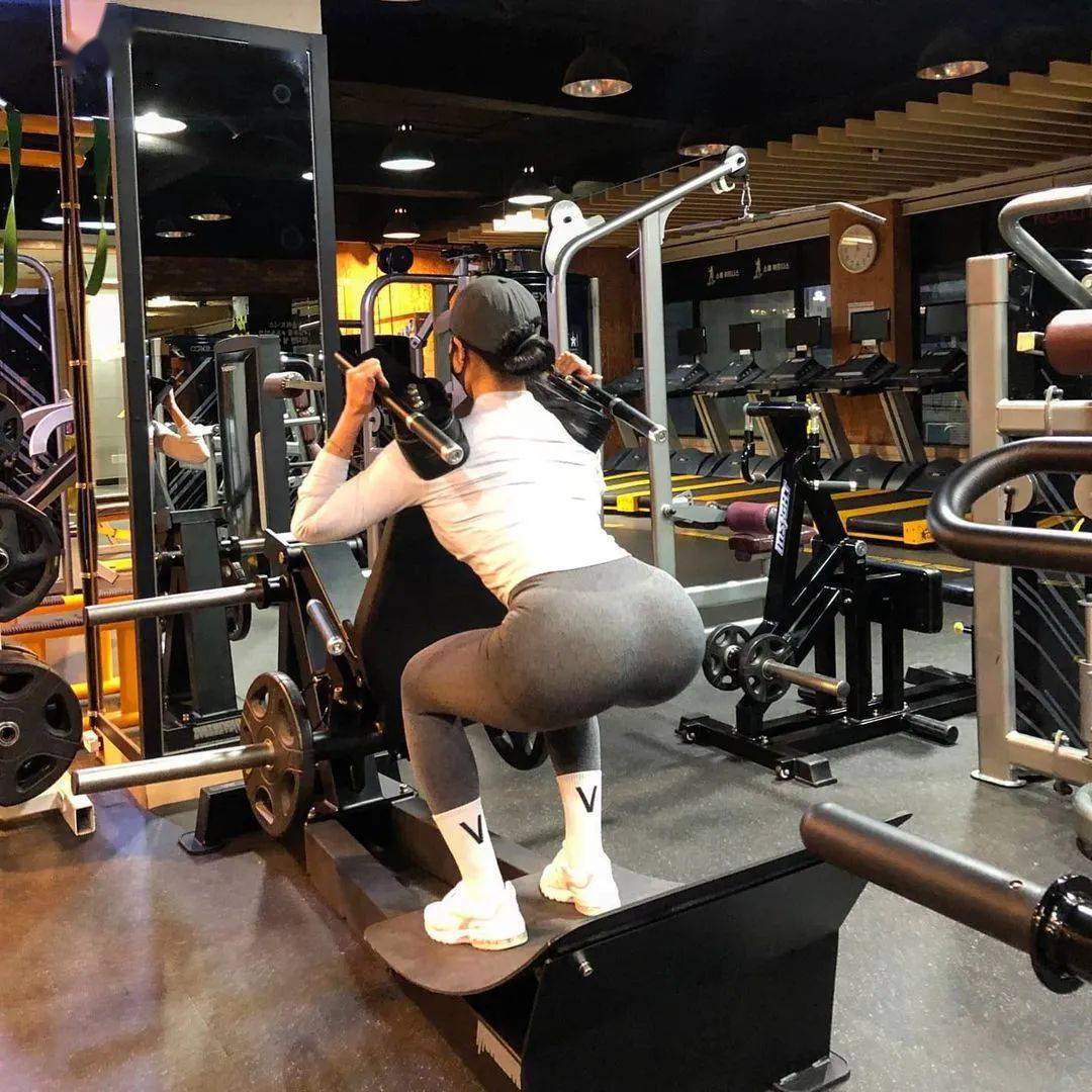 28岁肌肉巨无霸泡走31岁性感老板娘我一点都不羡慕真的