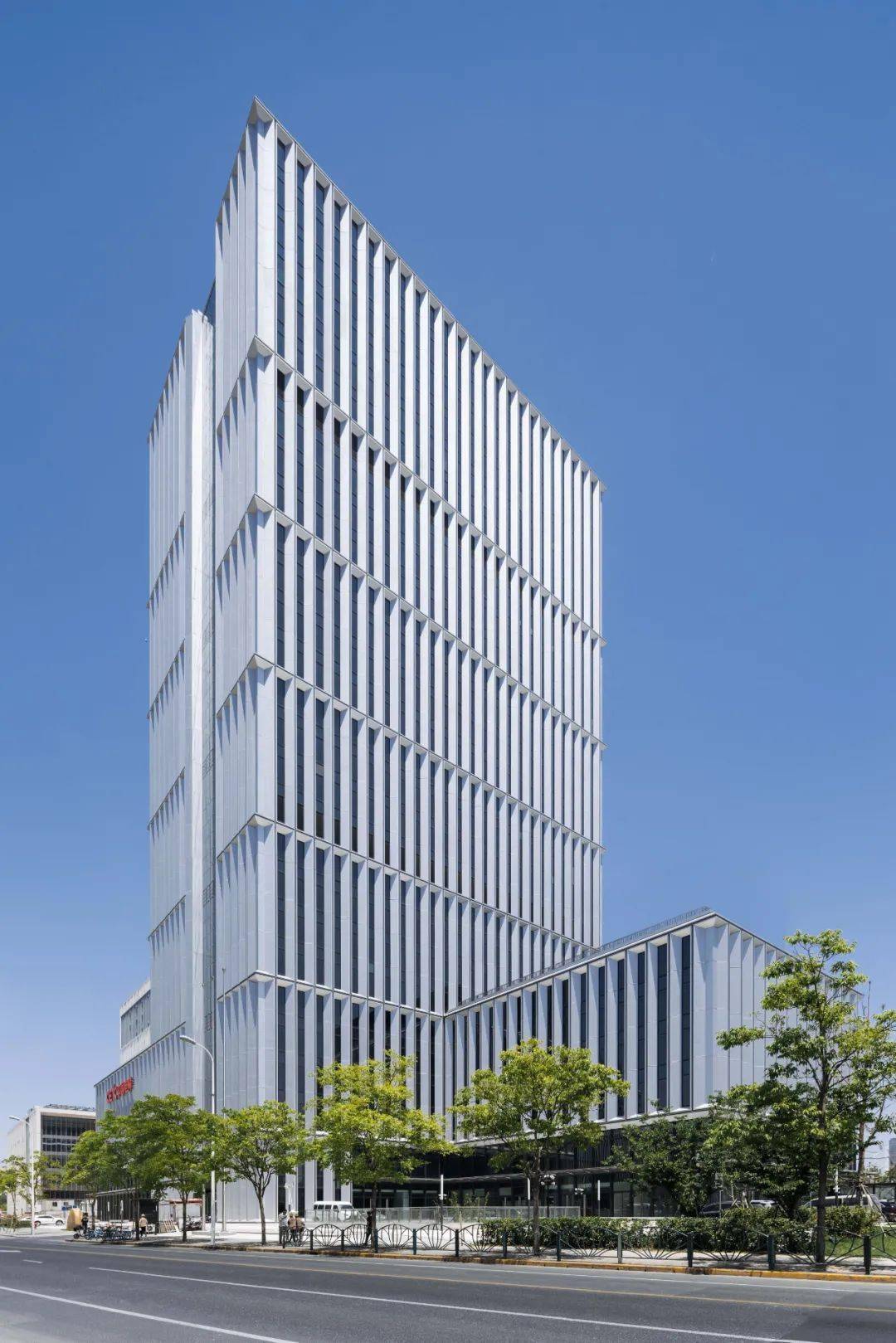 gmp新作建成中电科信息科技大厦