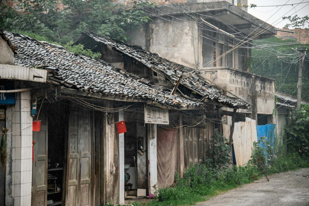 通江老街原名横梁子,1960年因为成立通江居民管理委员会将两条街统一