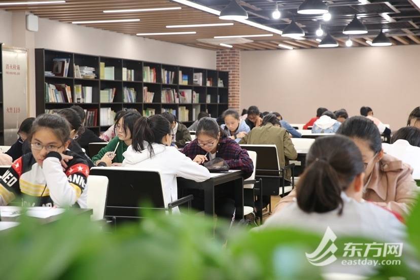 培养学生 拿得起 放得下 的品格 上海这所中学这样管理手机 家长