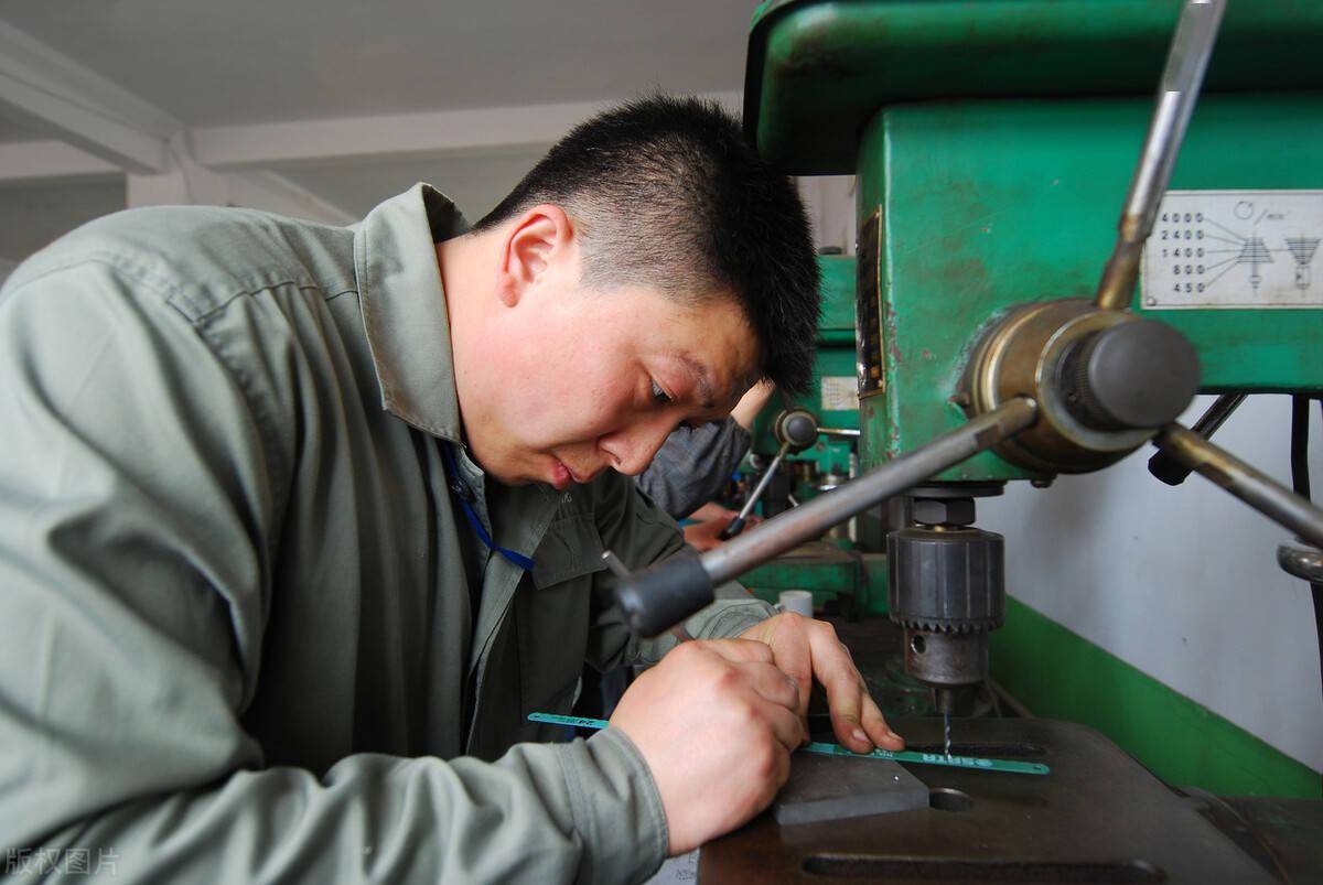 高级技工缺口高达千万为何年轻人对此避之不及他们怕什么