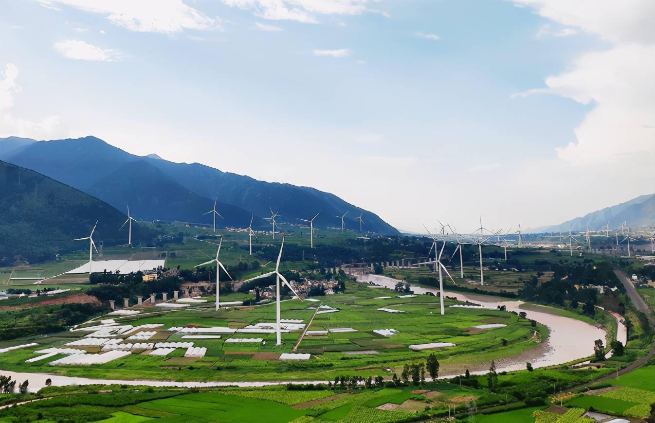 雅砻江杨房沟水电站正式并网发电