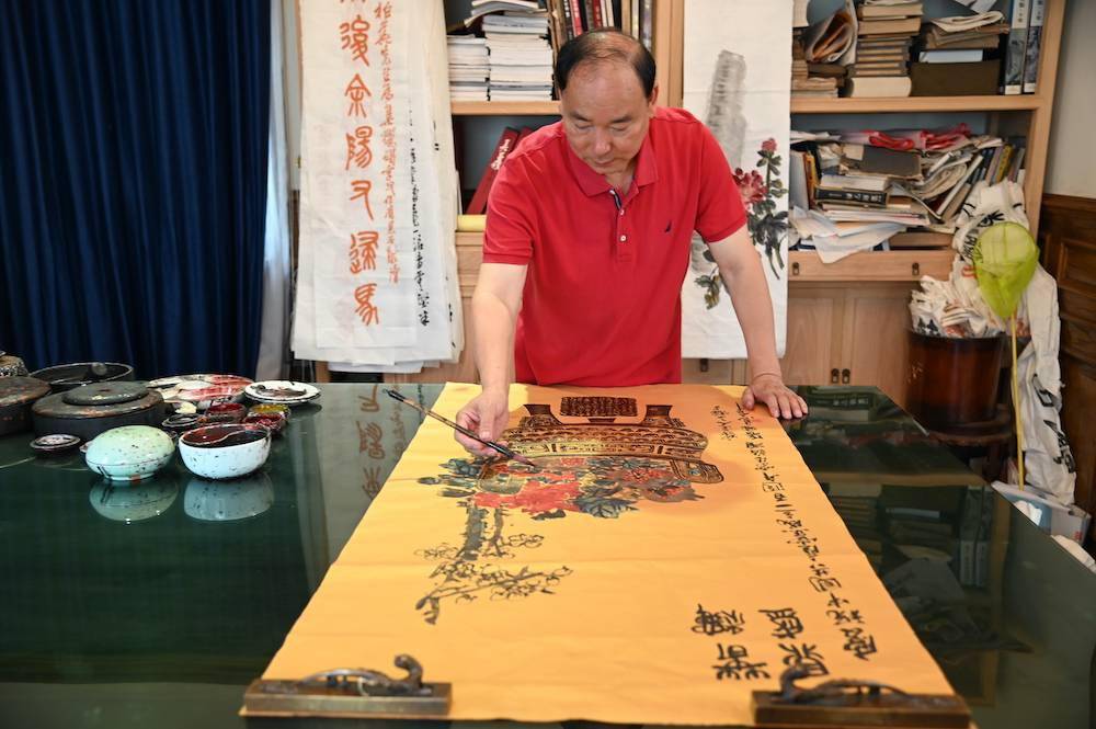 以画寄情上海市政协常委张国恩创作春秋鼎盛庆祝建党百年