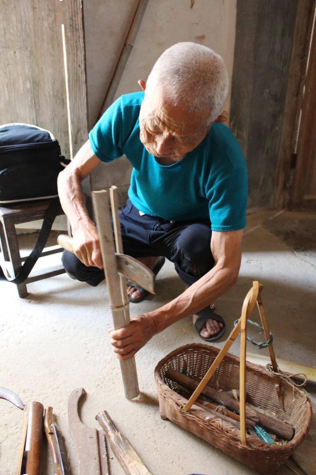 如今,知道如何制作竹马的老手艺人已经越来越少.