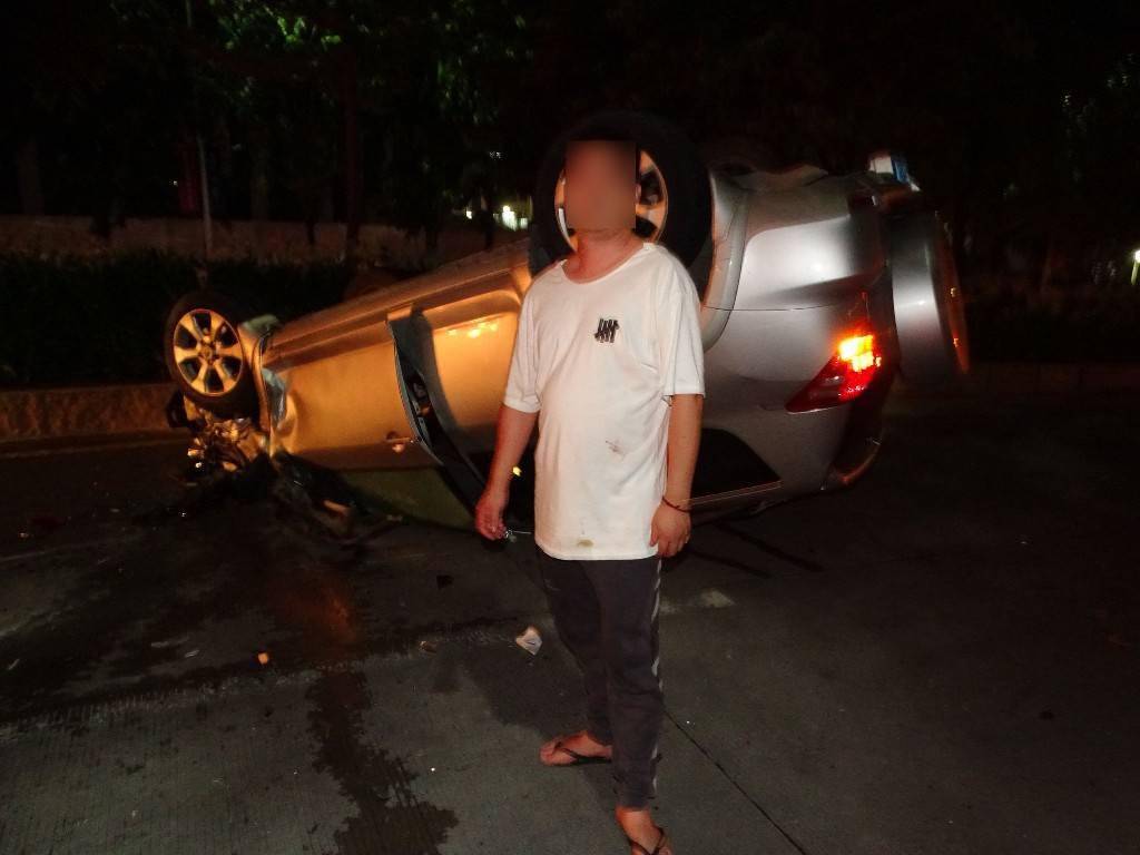 丰泰小区往沙河路方向行驶,途经赤岗骏马路红路灯路口的时候手机响了