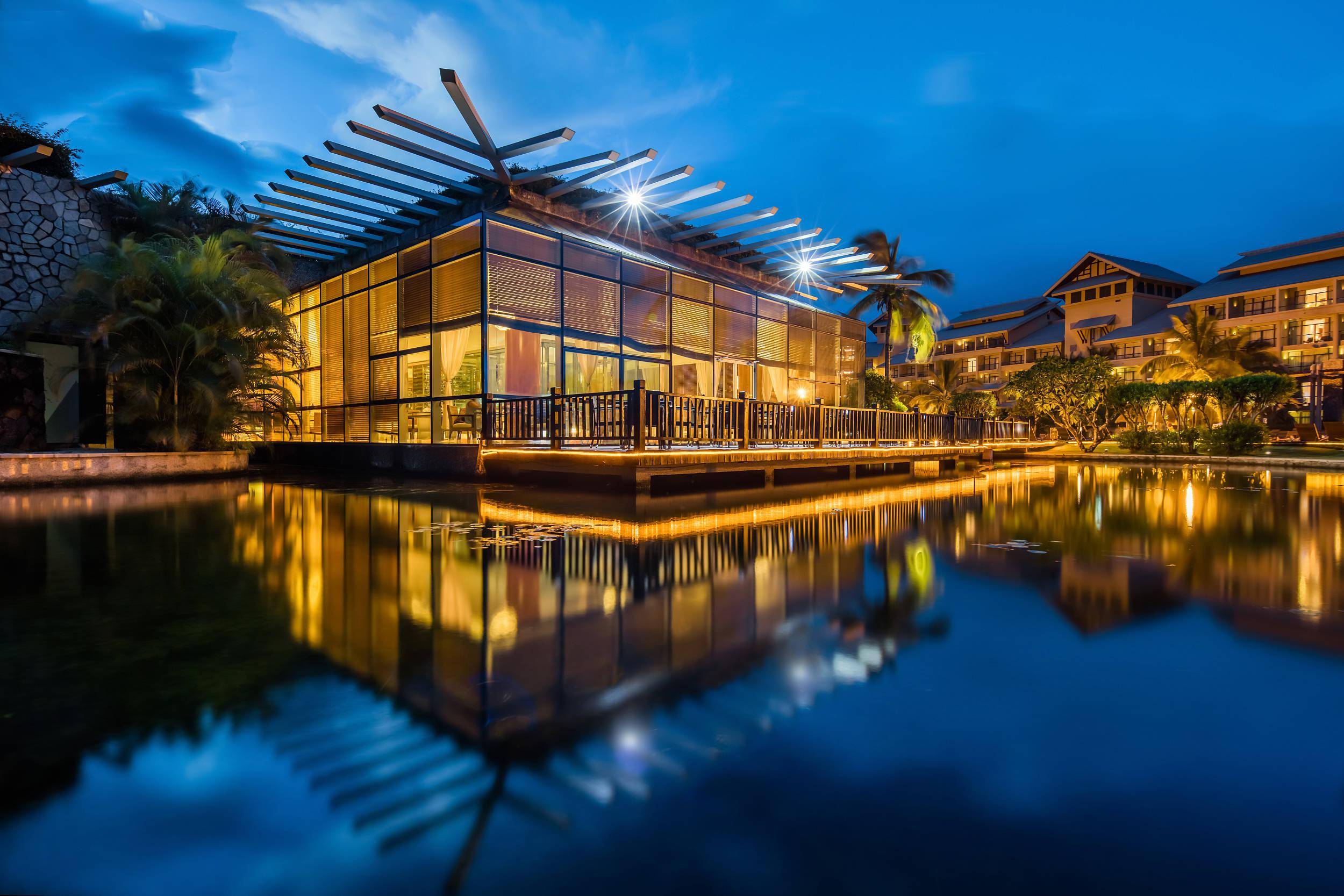 地产酒店,年少"轻"狂