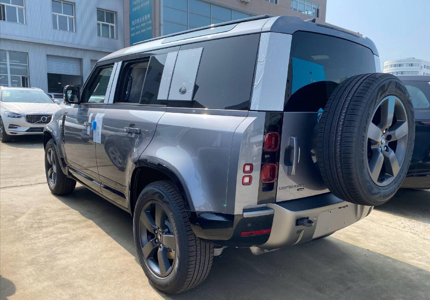 大批2022款路虎卫士到港!颜色更丰富,3.0t 四驱,预售82.8万起