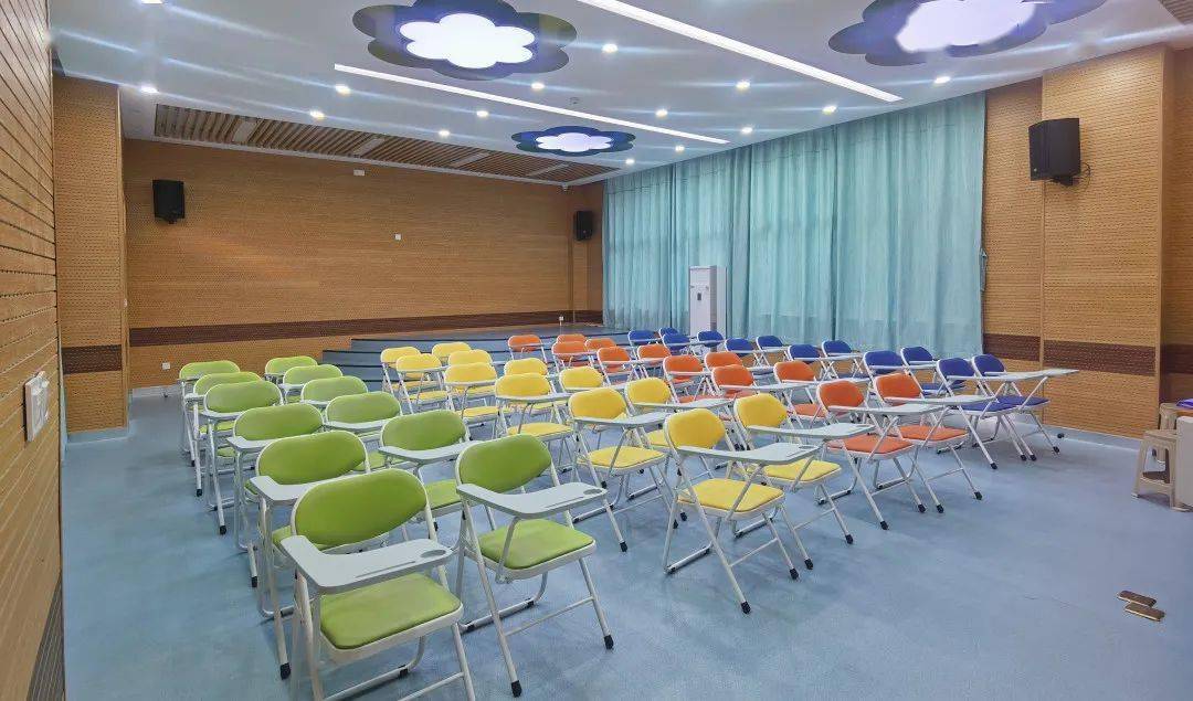 广铁一中铁英中学位于广州市黄埔区永顺大道万科樾山花园旁,是隶属于
