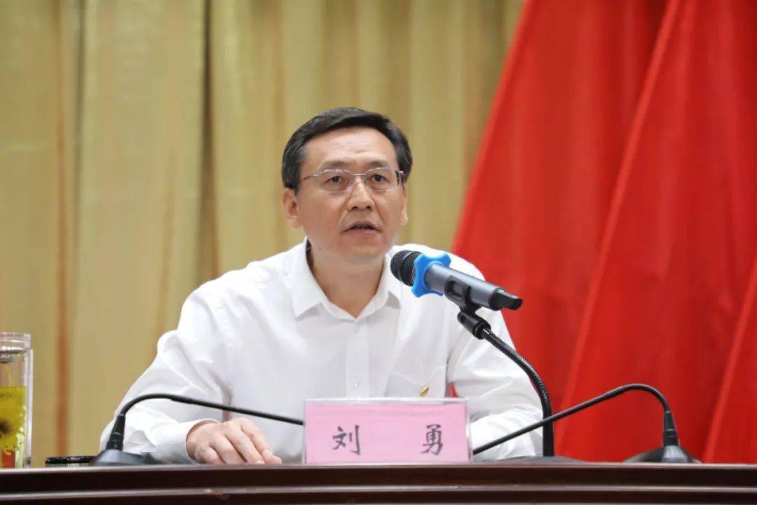 参加会议肖吉武,王慧兰等在家的肖俊杰,徐驰,魏平,王焱群,刘勇,李先刚