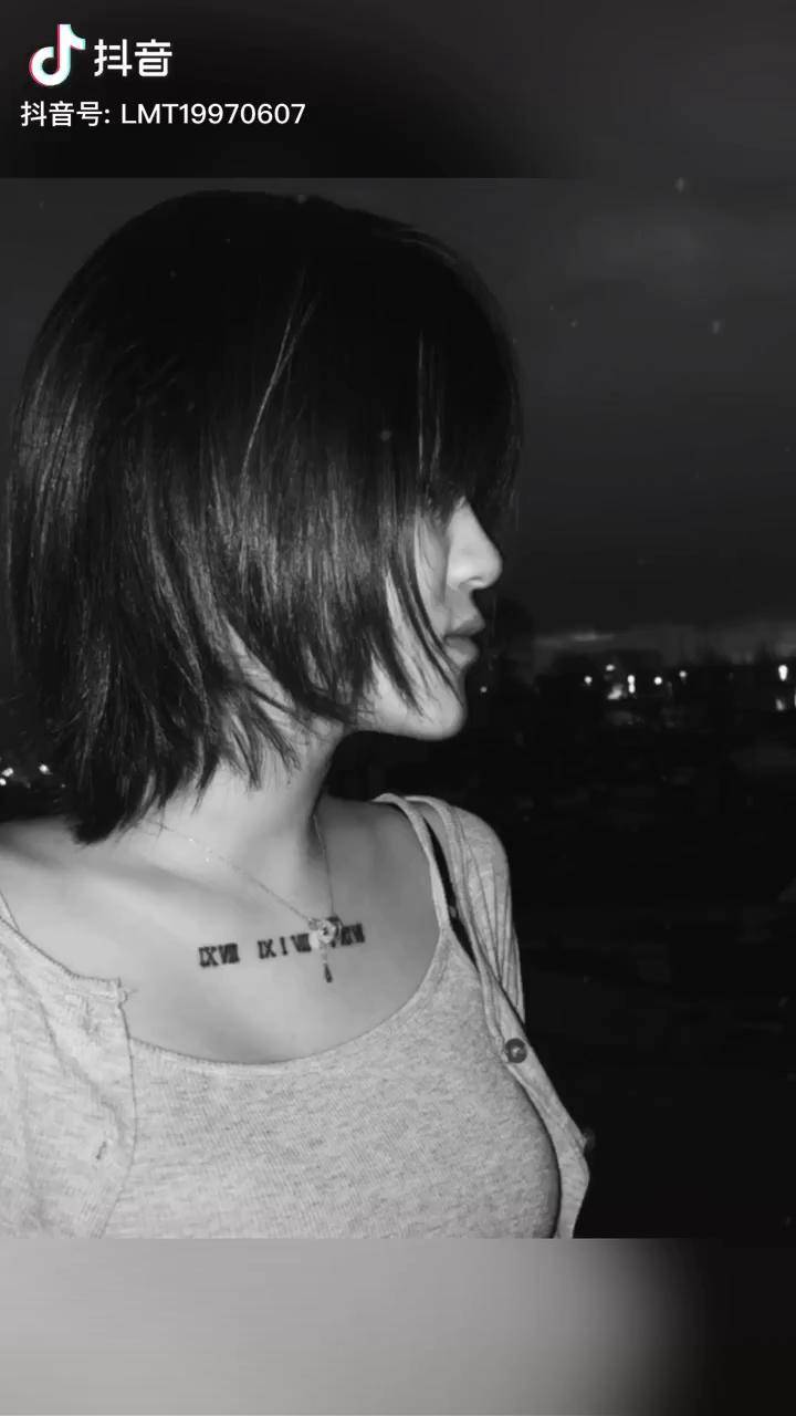 遮半脸素材图拽文案和喜欢的人说话时记得靠近一点点女骑