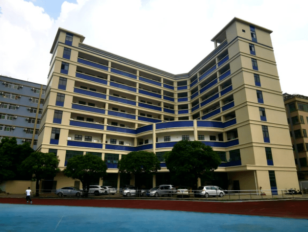 美丽校园感恩有你云山学校新建综合楼命名投票