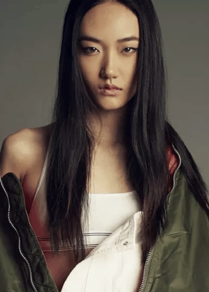 67伤疤是我的勋章24岁加拿大华裔模特勇敢战胜卵巢癌带着伤疤重返