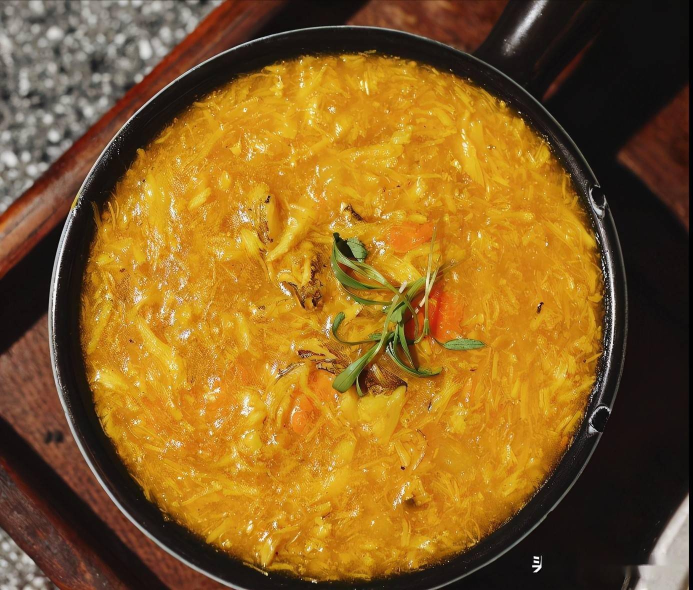 上海,一碗蟹黄捞饭卖888元"天价",网友:虽金贵,我却没食欲_价格