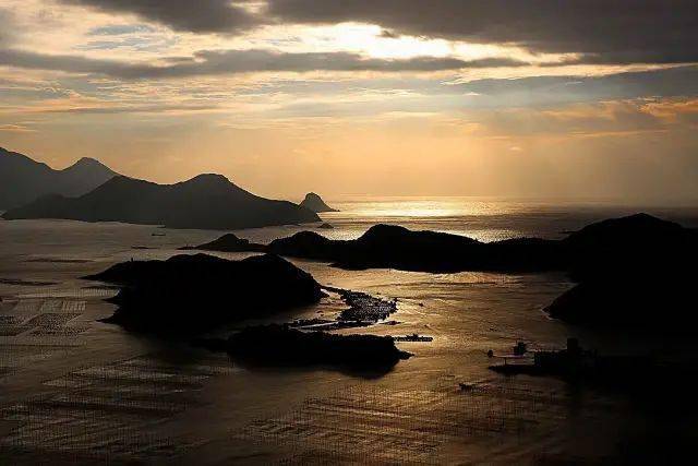 11月1日我们住在县城,2日清晨三点半起床,四点出