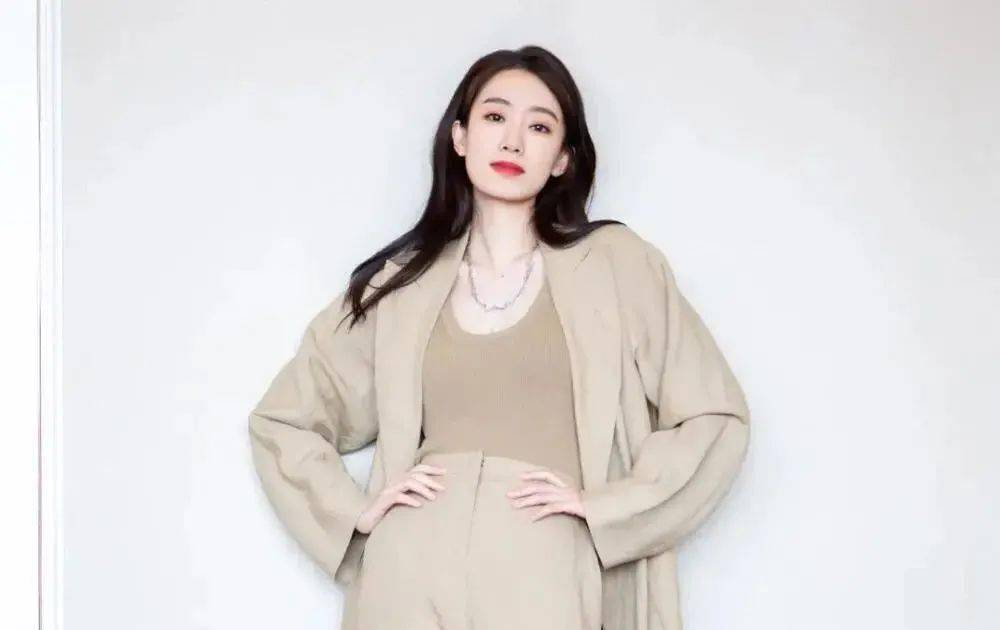 龚俊紧急解约;张艺兴接地气人设;张小斐耍大牌?