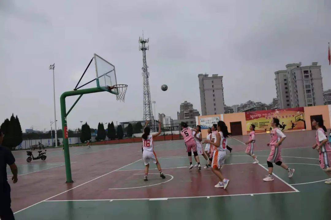 泗县城南中学女子篮球队蝉联"泗县体彩杯中学生女子篮球赛"冠军