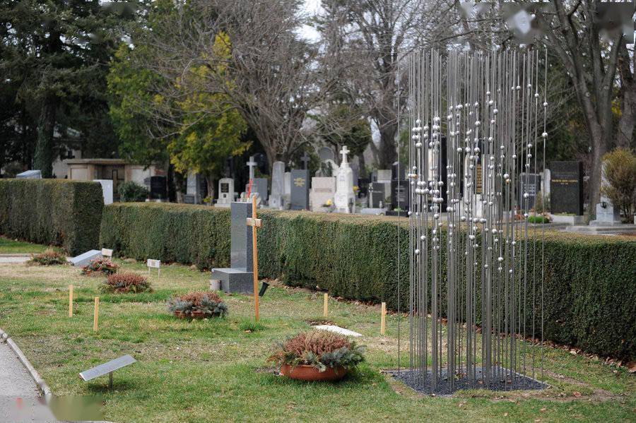 海蒂的衣冠被维也纳中央墓地收纳,在此长眠的还有贝多芬,舒伯特,约翰