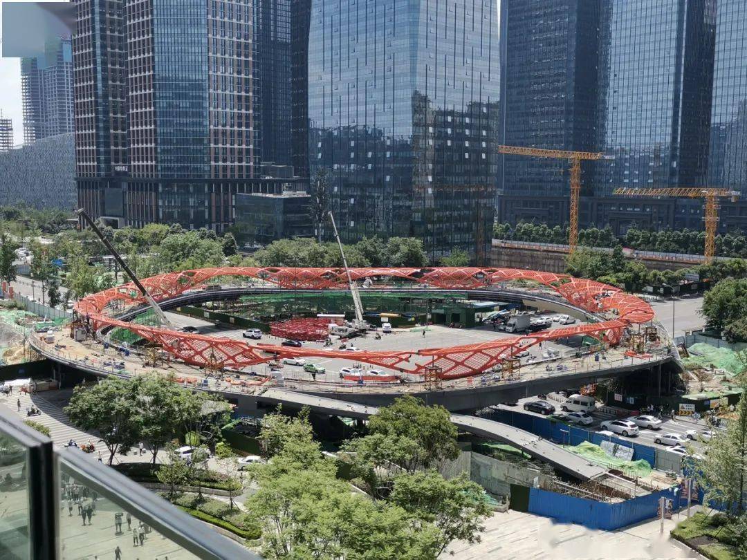 雏形初现啦已经完成全桥及廊架钢结构合拢双子塔正对面的"交子之环"